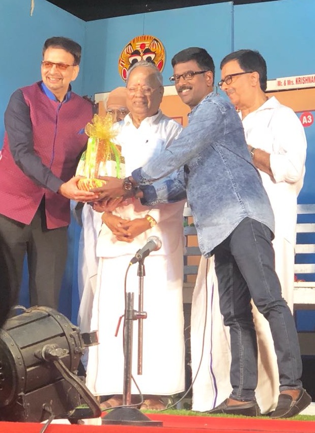 Mr.Kathiravan honoring Dr. Mohan Raj with Mr. Nalli Kuppuswami Chetti